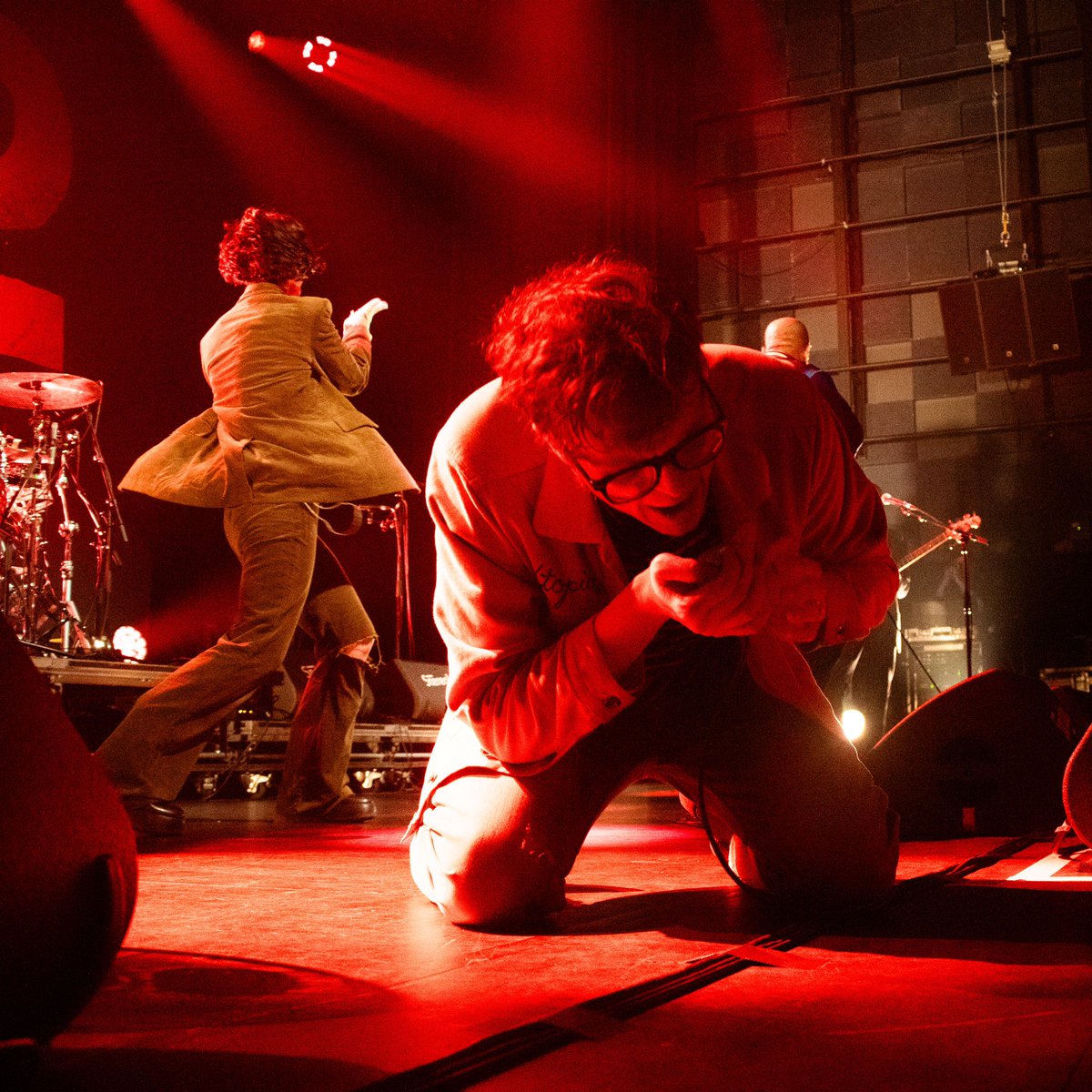 Bordeaux, tonight. The bus may have broken down just outside Paris, but that’s not going to stop us. Slightly later times as a result Doors 20:30 Hall access 21:00 @murkagedave 21:20 Folly Group 22:00 Us, fashionably late at 23:00 📷@AHphotos1986