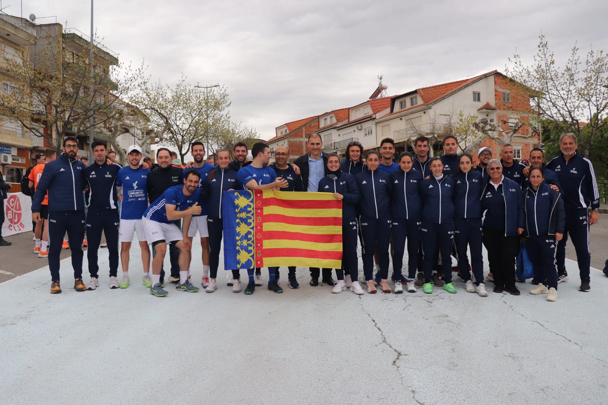 fedpival's tweet photo. INTERNACIONAL ⚪️ Campions en Llargues! 🥇 La Selecció Valenciana masculina guanya la medalla d'or en Llargues després d'imposar-se als Països Baixos 

🔴 Països Baixos 4
🔵 Comunitat Valenciana 6 ✅

#moulapilota
#europeuportugal24
#llargues https://t.co/hSEoHGMOCQ