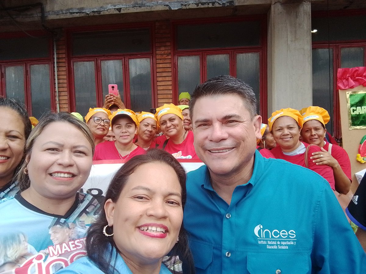 #RadiotomCanta
En el Marco de la 'Gran Misión Venezuela Mujer,' vertice 2 Empoderamiento de la Mujer desde el Estado Portuguésa la Cocinera de la patria junto al CNAE del municipio Araure dijeron presente en la formación técnica  Ven al Inces y aprende la técnica 🇻🇪