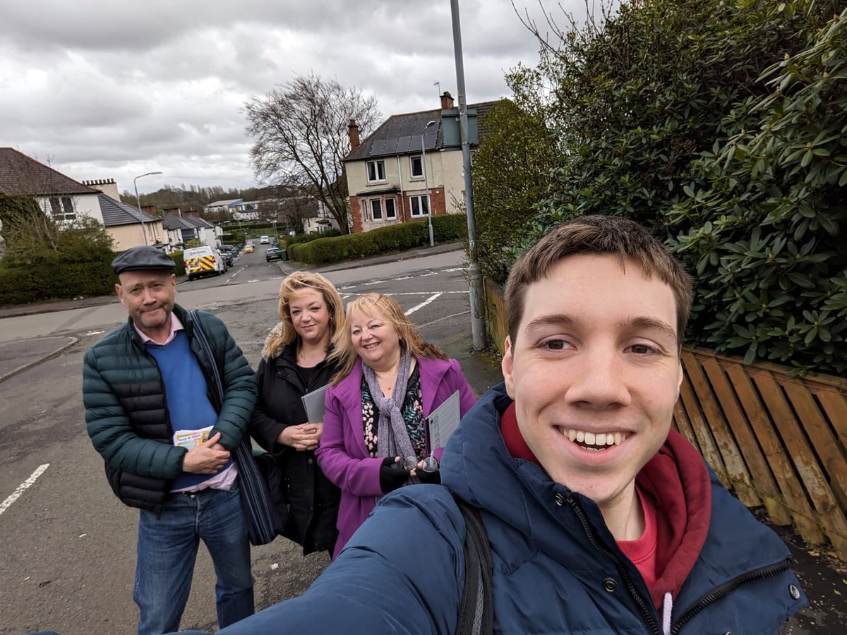 We actually had a couple of others out chapping doors in Riddrie today but they got blown away before the photo was taken. Windswept does not cover it. Even had to pick up wheelie bins!! Anyway thank you to Andrew, Gregory, @SuperMhario, @RuairiKelly_ & Ryan from Team @ProvanSNP