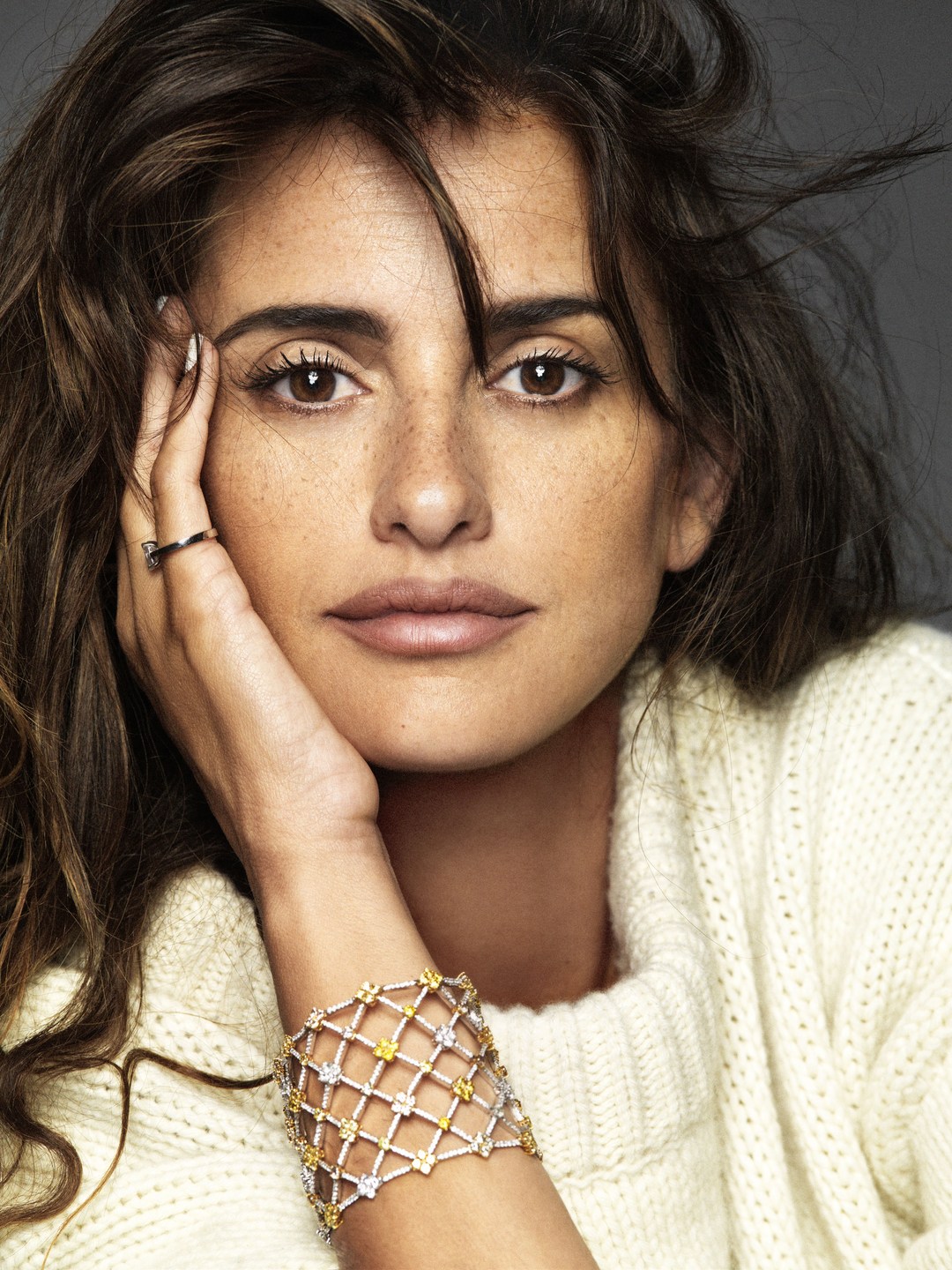 PENÉLOPE CRUZ - Página 20 GKfsyqKX0AAxRlw?format=jpg&name=large