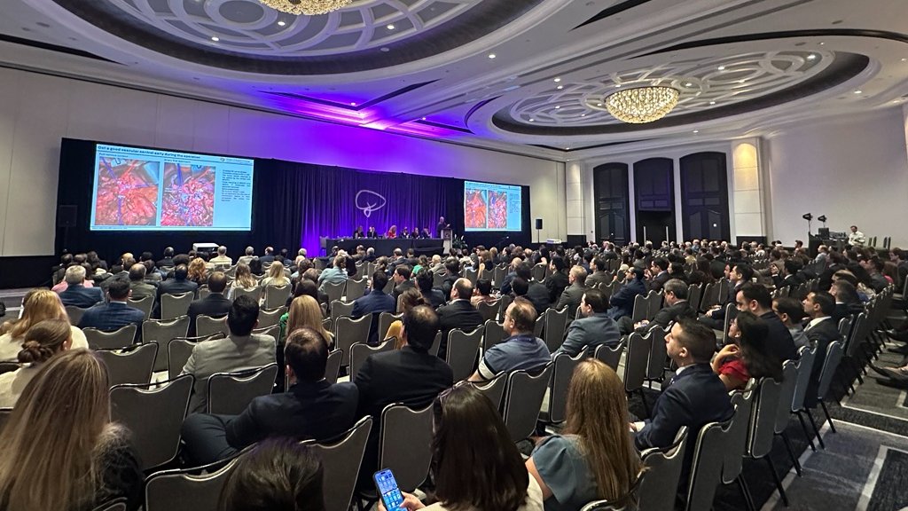 Marco Del Chiaro, MD, PhD lectured to a full house at @AHPBA on portal vein bleeding - leading to insights, converation and collaboration to #ImproveEveryLife #AHPBA2024 @chiaro_del @CUDeptSurg @CUCancerCenter