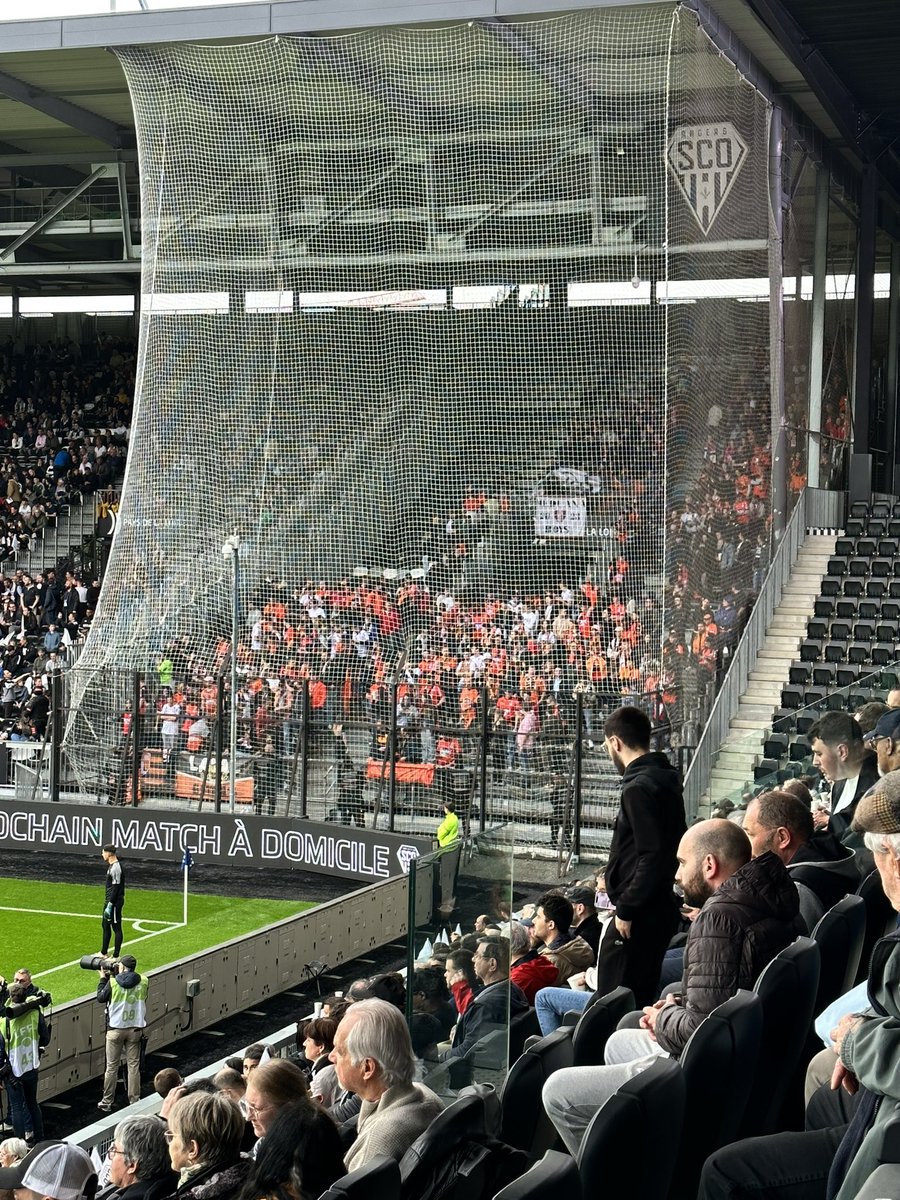 Pourquoi il y a la CGT au stade ? 🤔

@stadelavallois @AngersSCO 
@lacouture49 @Mystrie50493633 @LeScoiste @IncroyableSCO @_scoiste__ 

#SCOLAVAL