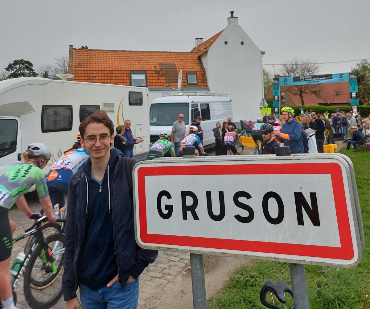 dvs_theo's tweet photo. Je suis à #Gruson ce samedi avec les @JE_Lille pour assister au "Paris-Roubaix femmes", par passion et parce que l'#Ecologie populaire vise aussi à défendre le sport pour toutes et tous.
#Europeennes2024 #Ecologie2024 https://t.co/e2oQdOUqQv