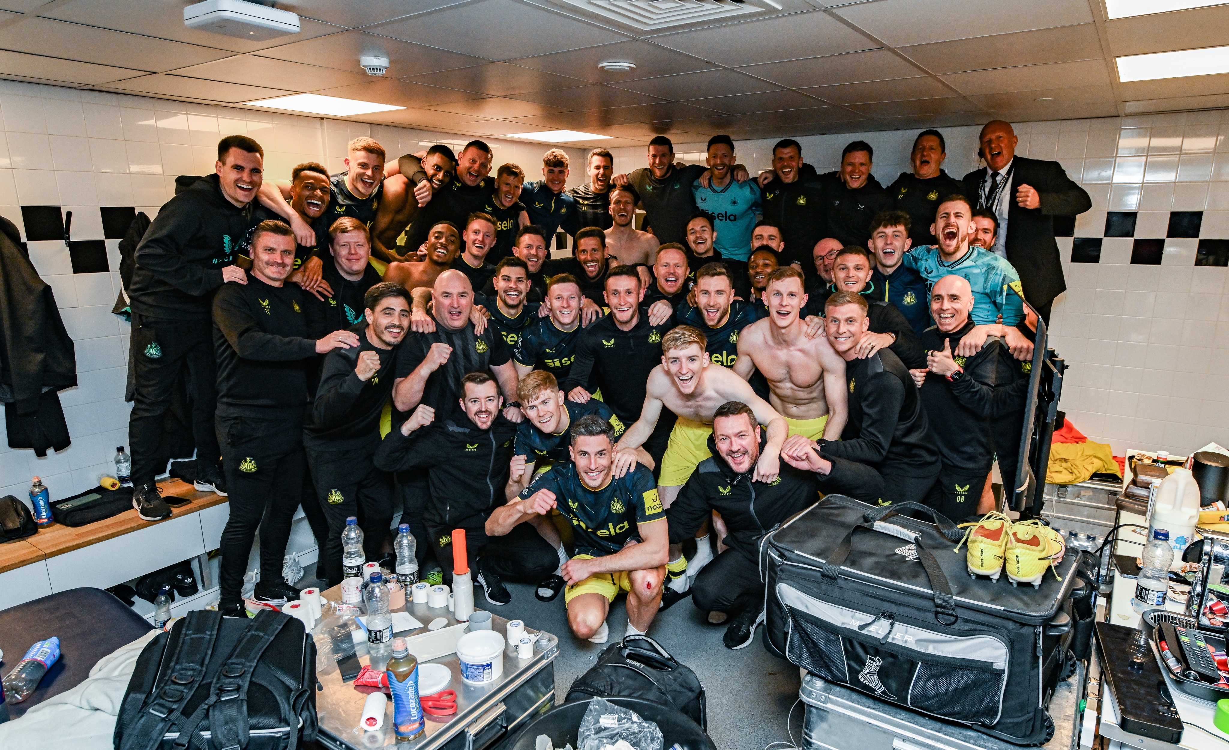Newcastle United team photo in dressing room at Fulham after winning 1-0. 