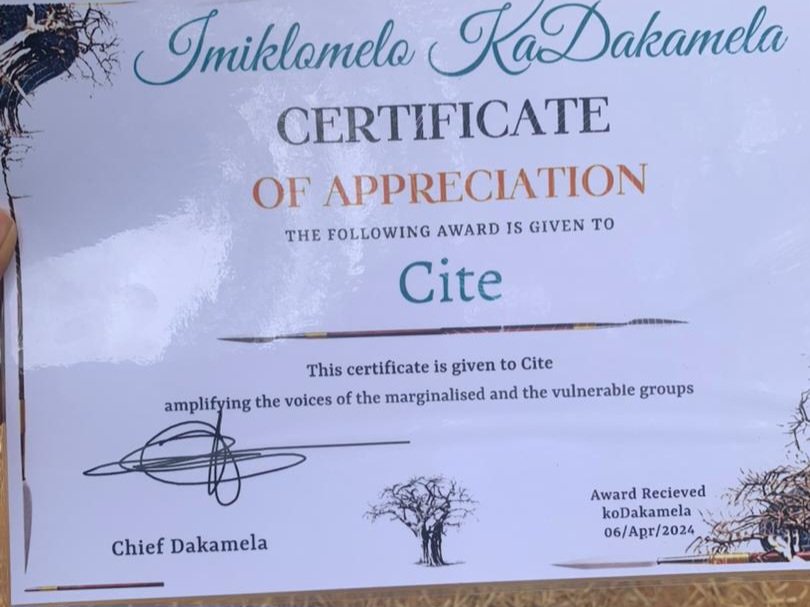 Congrats to @citezw for getting an award koChief Dakamela 'for amplifying marginalised and vulnerable groups.'#Asakhe