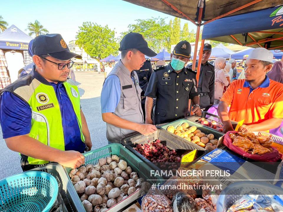 6 April 2024 | Penguatkuasaan pematuhan peraturan Grading Packaging Labelling (GPL) oleh penguatkuasa FAMA dengan kerjasama Kementerian Perdangangan Dalam Negeri (KPDN) Negeri Perlis di Pasar Tani Dataran MAIPs Kangar.