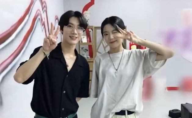 irelftn's tweet photo. ลูกศิษย์เตนล์เหล่าซือของจิง วันนี้เดอันดับ 1 แล้วอะ จากตอนนั้นยังขี้อายอยู่เลย เราดูผ่านจอยังพราวขนาดนี้ น้องเตนที่เจอกับพี่ปลาตั้งแต่ gdc มายันช่วงอช เค้าเค��สอนเคยเต้นมาด้วยกันจะภูมิใจขนาดไหน ตอนจบรายการยกนิ้วโป้งให้ด้วยㅠㅠㅠㅠ

#TENxCHUANGAsiaFinale
#CHUANGAsiaGrandDebutNight https://t.co/R12DIpasoL