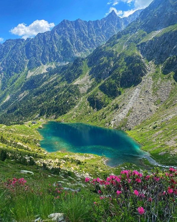 🇫🇷 Le lac d'Estom dans les Hautes-Pyrénées 🏔️ 📸 quentinjacqueminet