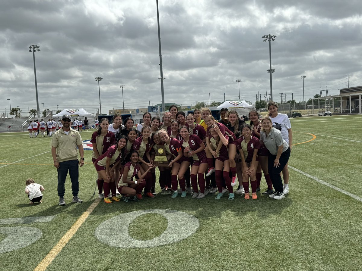 Your 5A Region 4 Champions @RouseGirls ! Next stop Georgetown and the UIL State Tournament. @LISDActivities @j_wo24