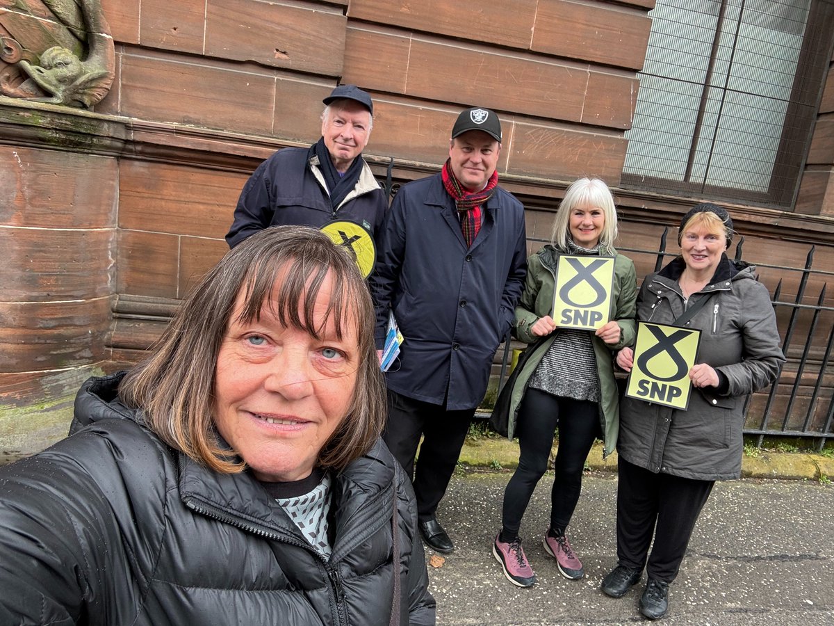 Great afternoon canvassing in a very windy, sunny Govan in Glasgow South West in support of @ChrisStephens MP. #VoteSNP in #GE2024. We need a strong group of @theSNP MP's at Westminster to ensure Scotland's voice is heard 💛🖤🏴󠁧󠁢󠁳󠁣󠁴󠁿