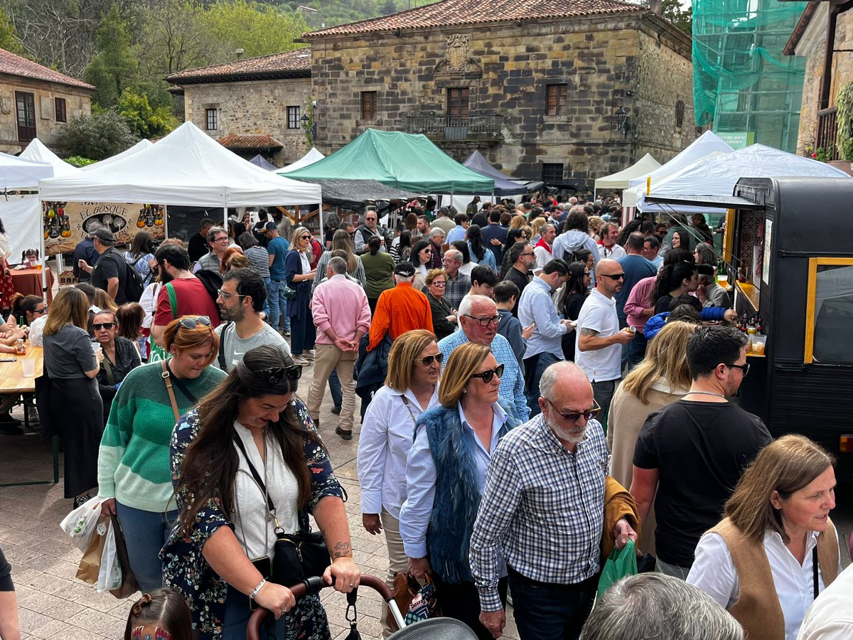 LPdeCos's tweet photo. Menudo día que estamos teniendo en Liérganes. Qué maravilla ver a tanta gente interesada en el consumo local ☺️ https://t.co/b8Z8t2zknb