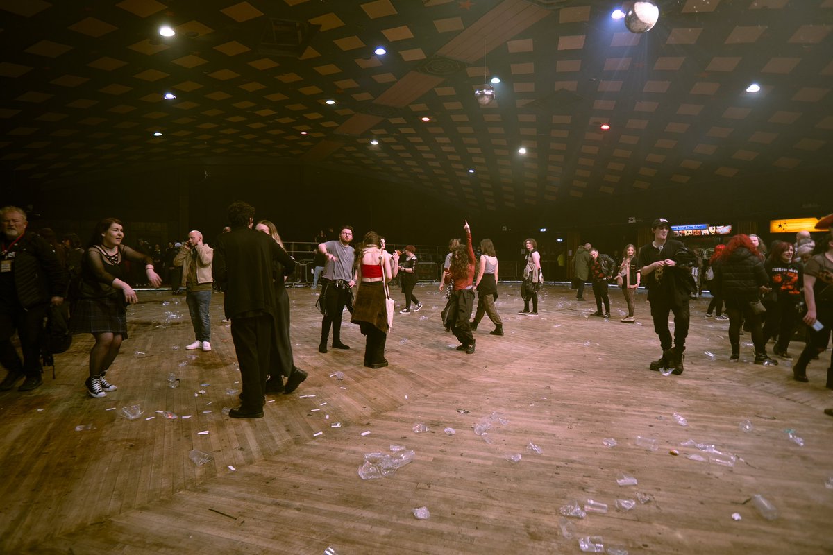 The party VS when the party’s over. You guys are what make The Rattlesnakes shows so special, seeing these moments of pure joy when we look out from the stage makes everything worthwhile.