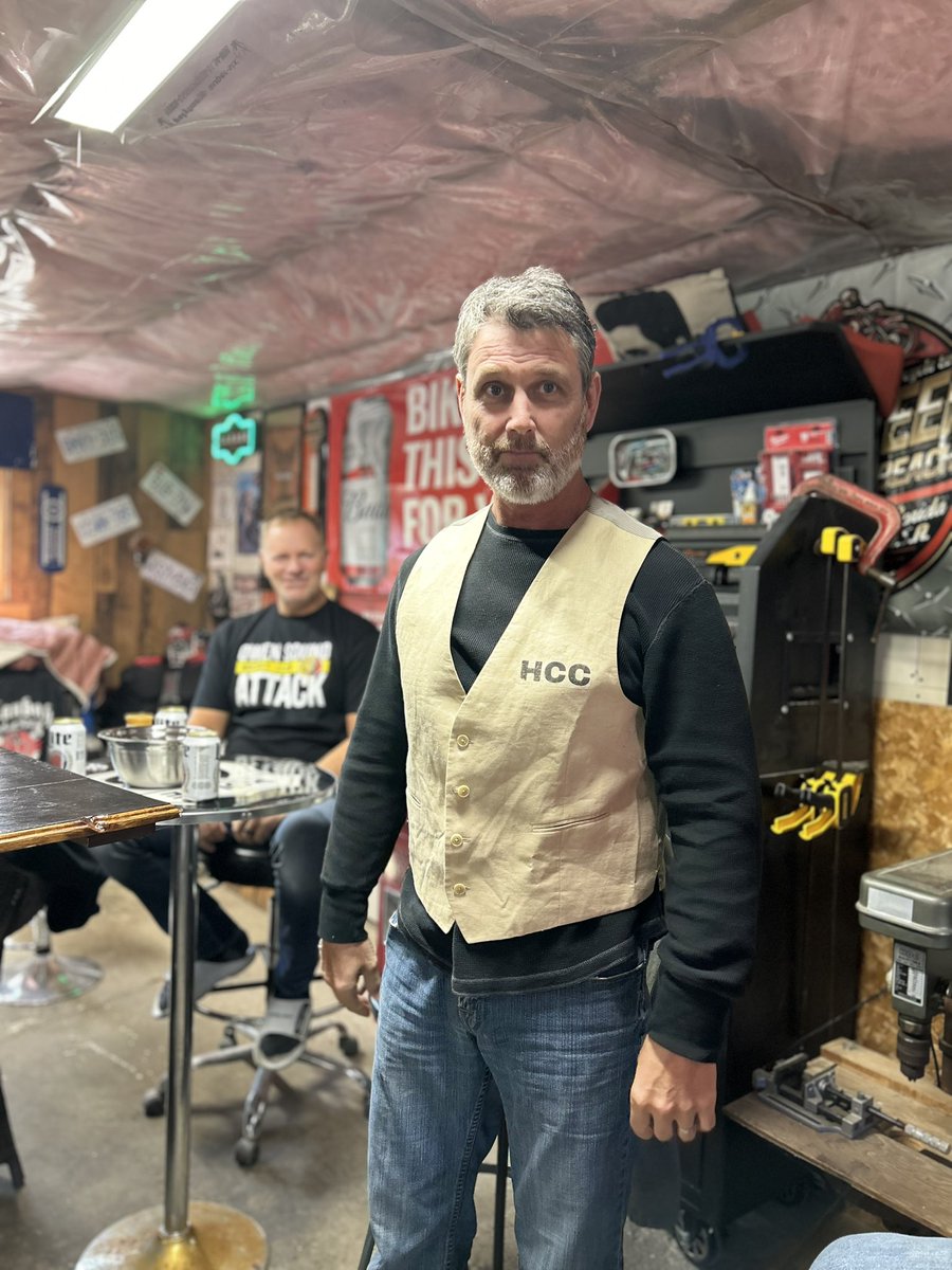 PE_HCC69's tweet image. Newest recruit was impressed with the hair cut, disappointed there was no pre workout/protein shakes #iliftthingsupandputthemdown #lightweightbaby #dontworryaboutit #hcc