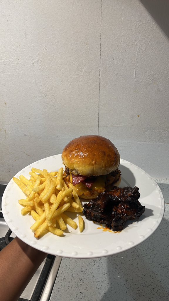 MaDhlomo_'s tweet photo. Did it. Also I made these buns myself🥹🫰🏽 https://t.co/N3xUyudZtS