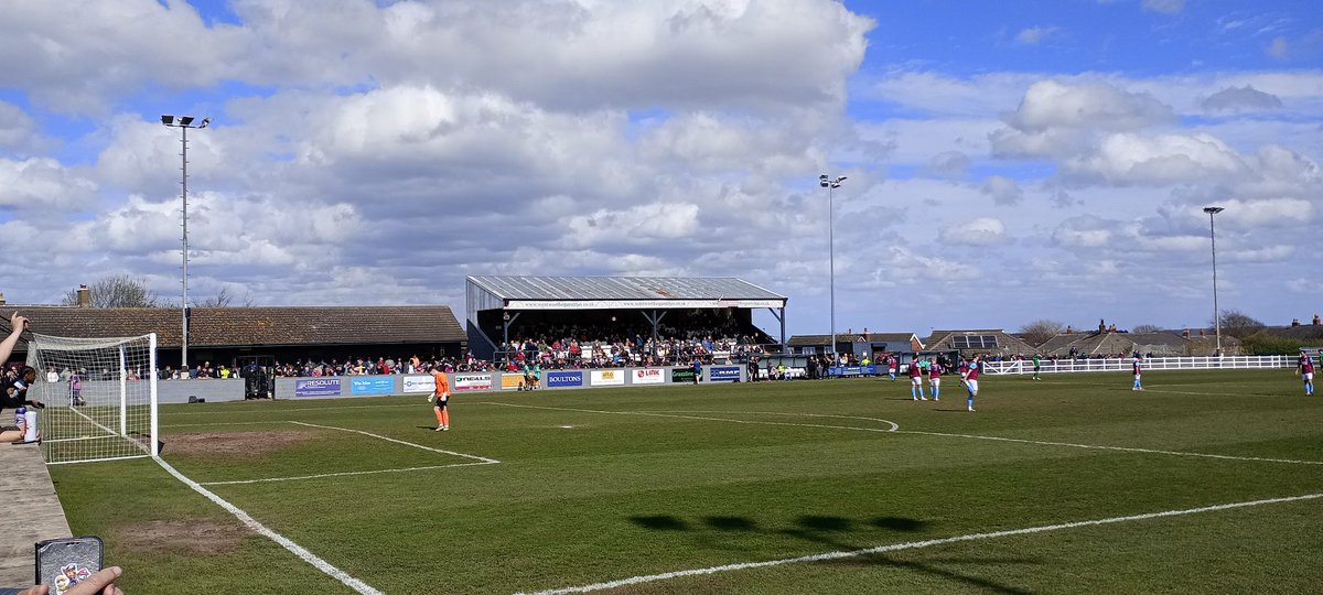 smilerhopper's tweet photo. #matchhopping not #groundhopping #westyorkshire #kirkleesdistrict @fantasticmedia welfare ground for @NCEL champions @Emley_AFC v @golcarunited in the #hdderby can the pewitts finish the home season with a win or golcar wreck the #promoparty Game number 190 inc @spireitepete & JP https://t.co/hQhV7Mm21t