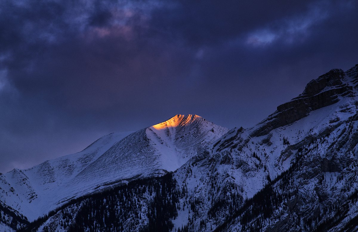 Kindling First light as the sunshine touches the top of the mountains in Banff, Canadian Rockies. I figured that as I've started selling tickets to my talk about this trip, I should start editing more images. 81 down, only 4419 to go! lol #Canada #Rockies #Banff