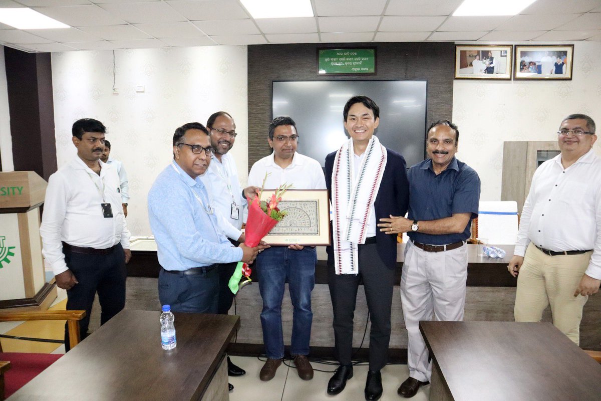 Representatives from Mitsubishi Corporation India Pvt Ltd, a leading Japanese MNC, visited #KIIT to conduct the final round of interviews for selected B.Tech students who have completed 240 hours of intensive Japanese language training under the supervision of…