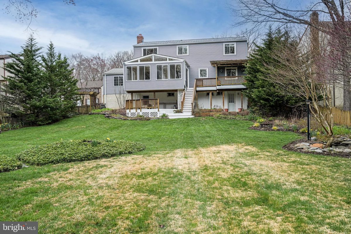 hammersmithteam's tweet image. 13609 Engleman Drive, Laurel, MD, 20708
5 bed | 4 bath 3015 Sq. Ft.
Active | 599900
bit.ly/4cMV3Ey
Chance to own a spectacular home with a park like setting. This 5 bedroom 3 1/2 bath colonial sits on a half acre private lot. Trees, man made ponds and greenspace cover...