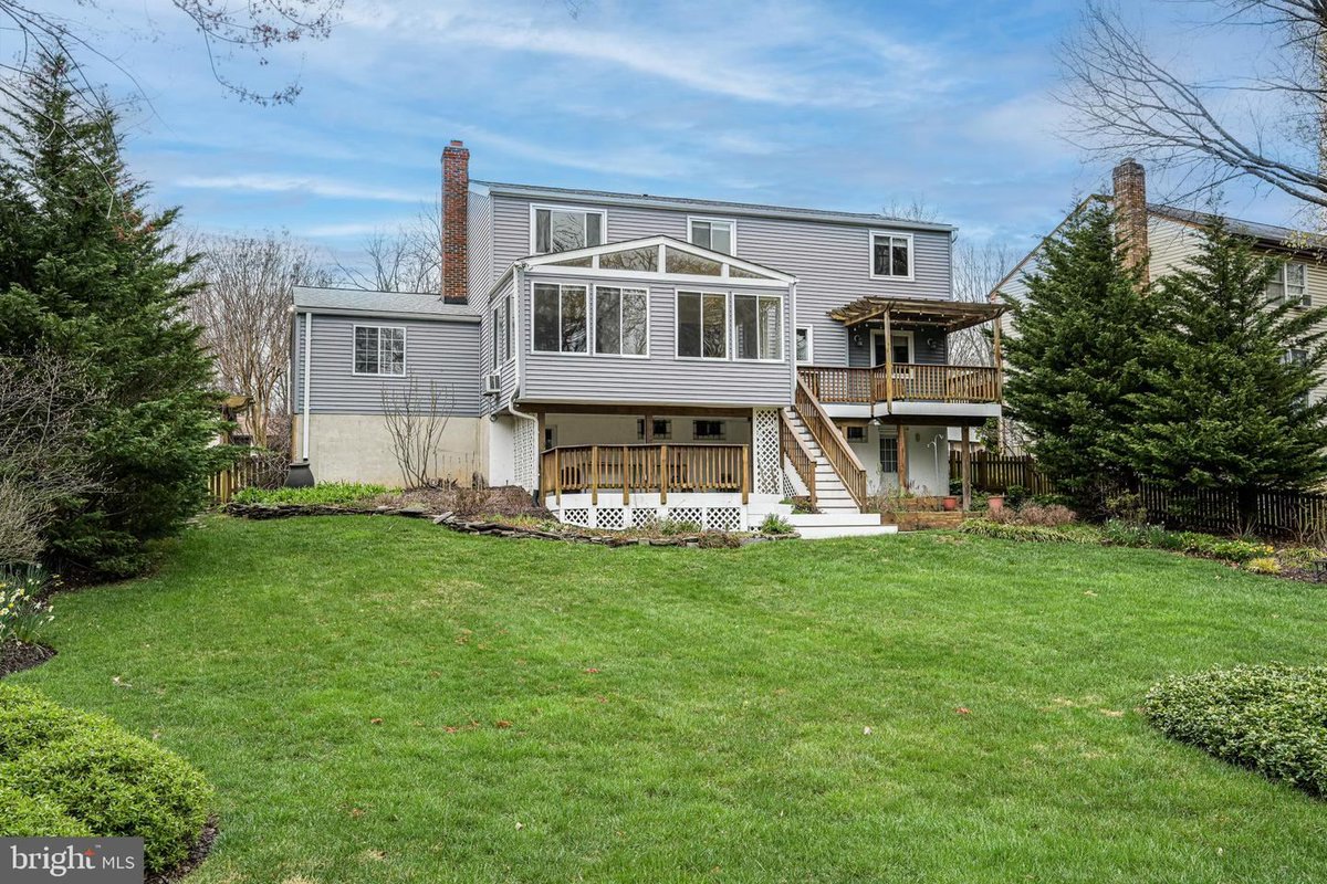 hammersmithteam's tweet image. 13609 Engleman Drive, Laurel, MD, 20708
5 bed | 4 bath 3015 Sq. Ft.
Active | 599900
bit.ly/4cMV3Ey
Chance to own a spectacular home with a park like setting. This 5 bedroom 3 1/2 bath colonial sits on a half acre private lot. Trees, man made ponds and greenspace cover...