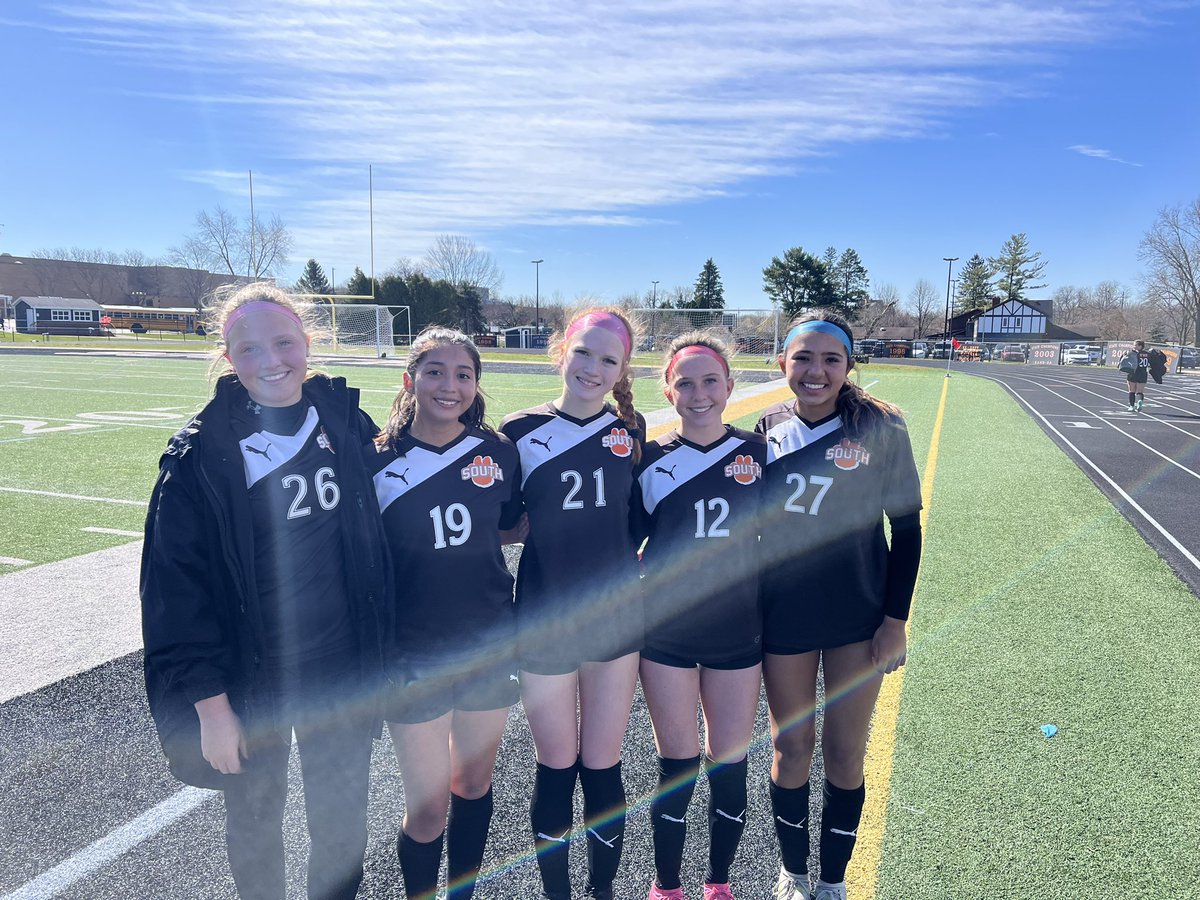 MrStaj3's tweet photo. Reserves end the week with a 3-0
victory over the Schaumburg Saxons. Tiger goals scored by Lulu (x’s 2) and Meena. Assists to Sophia, Sarah and Penny. Audrey and Addie share the shutout. #tigerproud #earnedourstripes #IMpossible @wwsouthsoccer @WWSathletics https://t.co/jnopZ47nB1