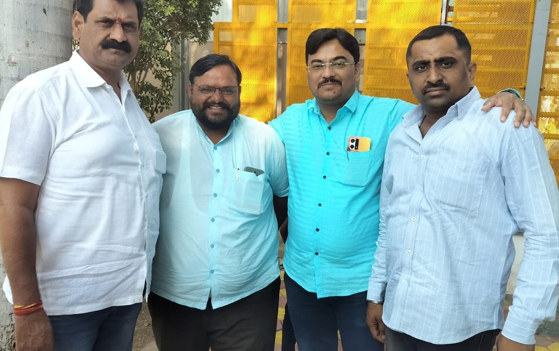 आज बर्याच दिवसांनी धावती भेट  माजी नगराध्यक्ष सुदेश गुडे,ऍडो क्रुष्णा शर्मा,जामधरे पाटील