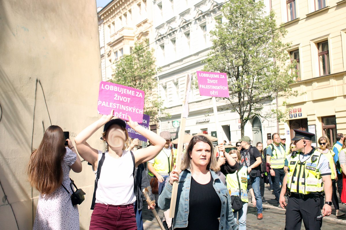 “Pochod pro život se letos s ohledem na aktuální zahraniční dění nesl i v duchu práv palestinských dětí! Každé dítě má právo na život, i dítě narozené v Gaze!”