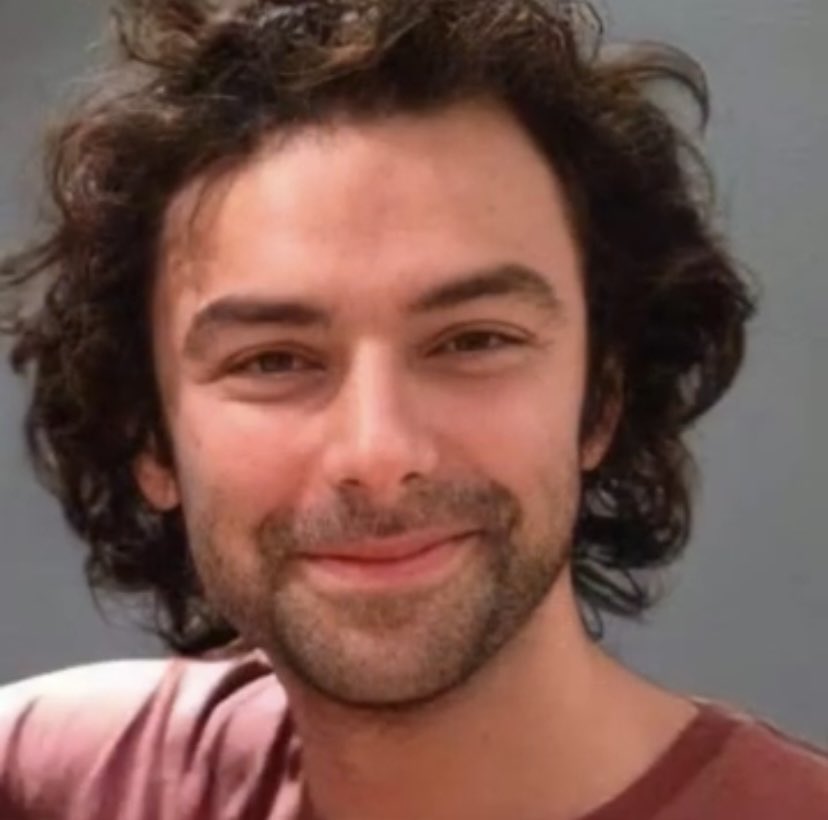 Hope it’s a sun filled #StubbleSaturday for everyone. #AidanTurner #AidanCrew (Photo credit to owner)🩵