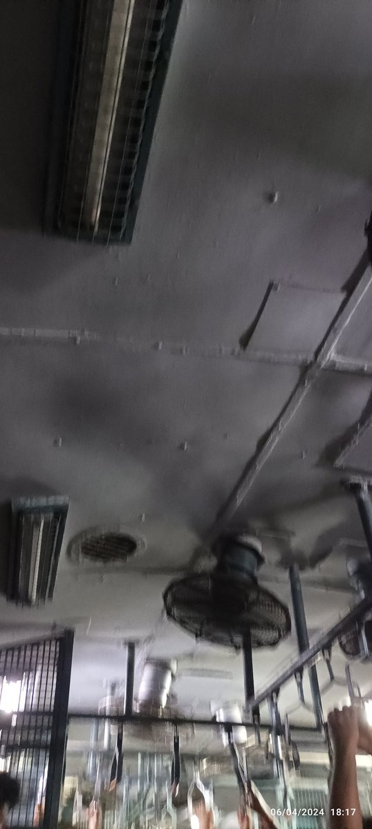 SUBHASISMAL_IN's tweet photo. @EasternRailway 
@drmhowrah 
UTS: XI4UDRL006, Train no. 36839, most of the light inside the coach are defunct 😔
Partial darkness inside the coach - it is almost same story of remainit coaches. https://t.co/Jneu7d4FOn