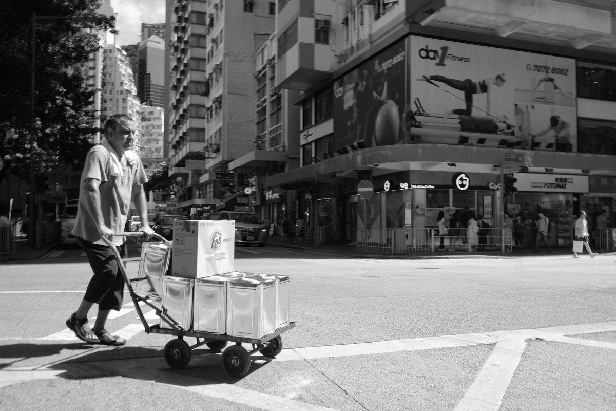 #ricohgr3 #ricohgriii #streetphotography #Streetphoto #streetview #noir #lensculturestreets #urbanphotography #lensculture #blackandwhite #bnw #blackandwhitephotography #monochrome #noiretblanc #blackandwhitephoto #streetclassics #写真 #撮影 #HongKong