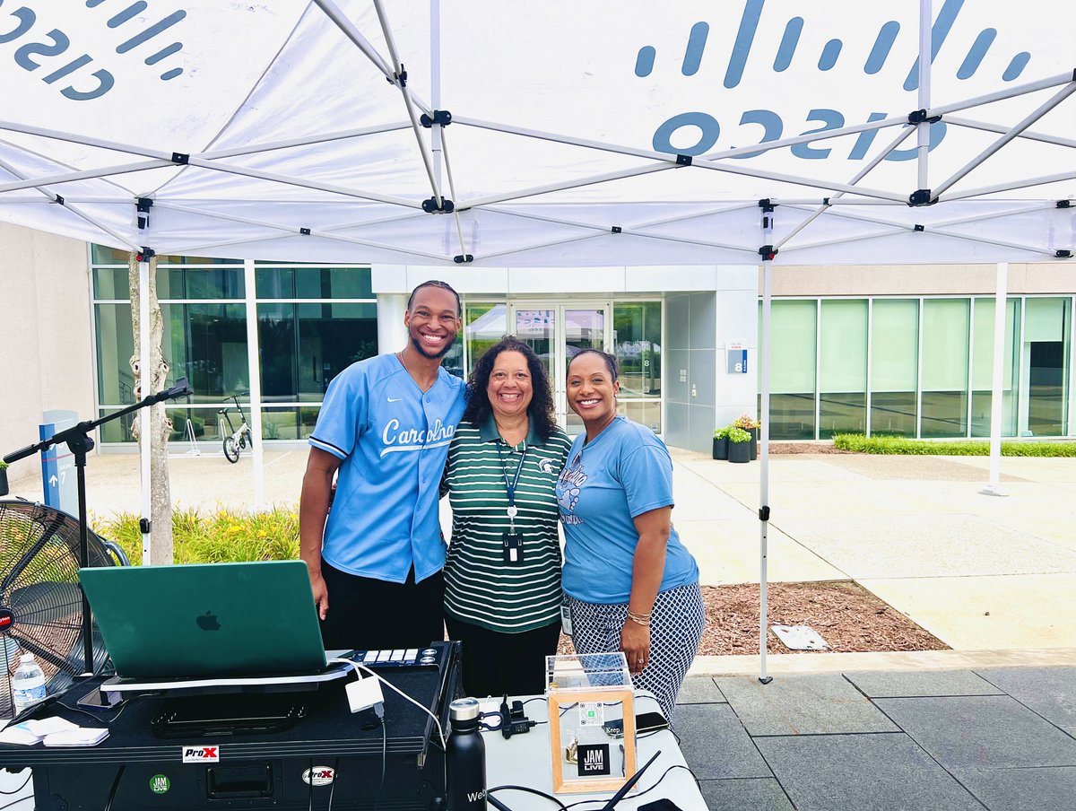 ShamCisco's tweet photo. See how members of Cisco's Connected Black Professionals Inclusive Community are able to intertwine their professional and artistic lives at Cisco on the #WeAreCisco blog: https://t.co/hDhKQuRoUU https://t.co/SvzPLR4bMg