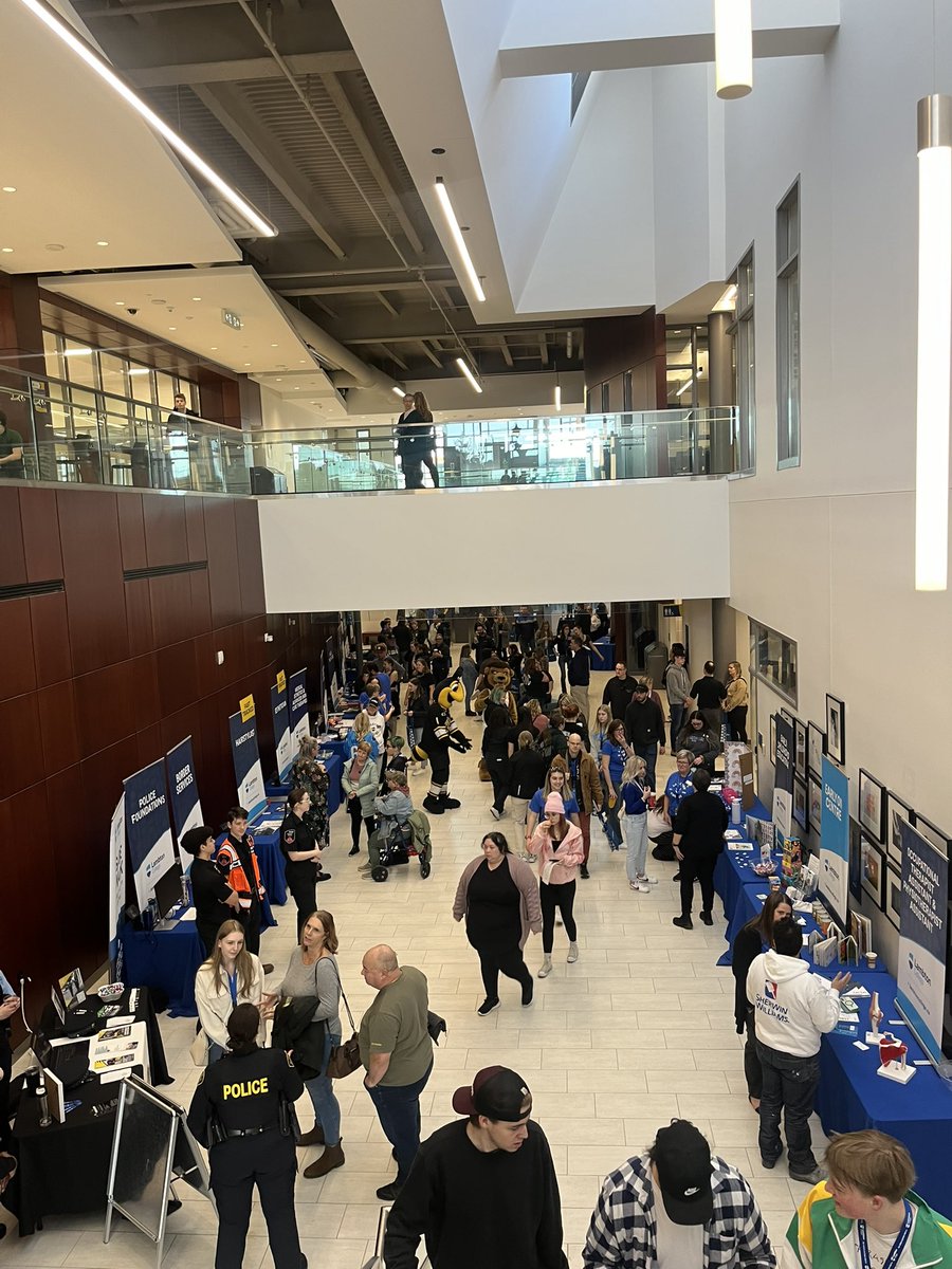 Another very successful @LambtonCollege open house is in the books. It was such a great day talking to so many prospective students, their parents & loved ones. #LCpride #HomeoftheLions