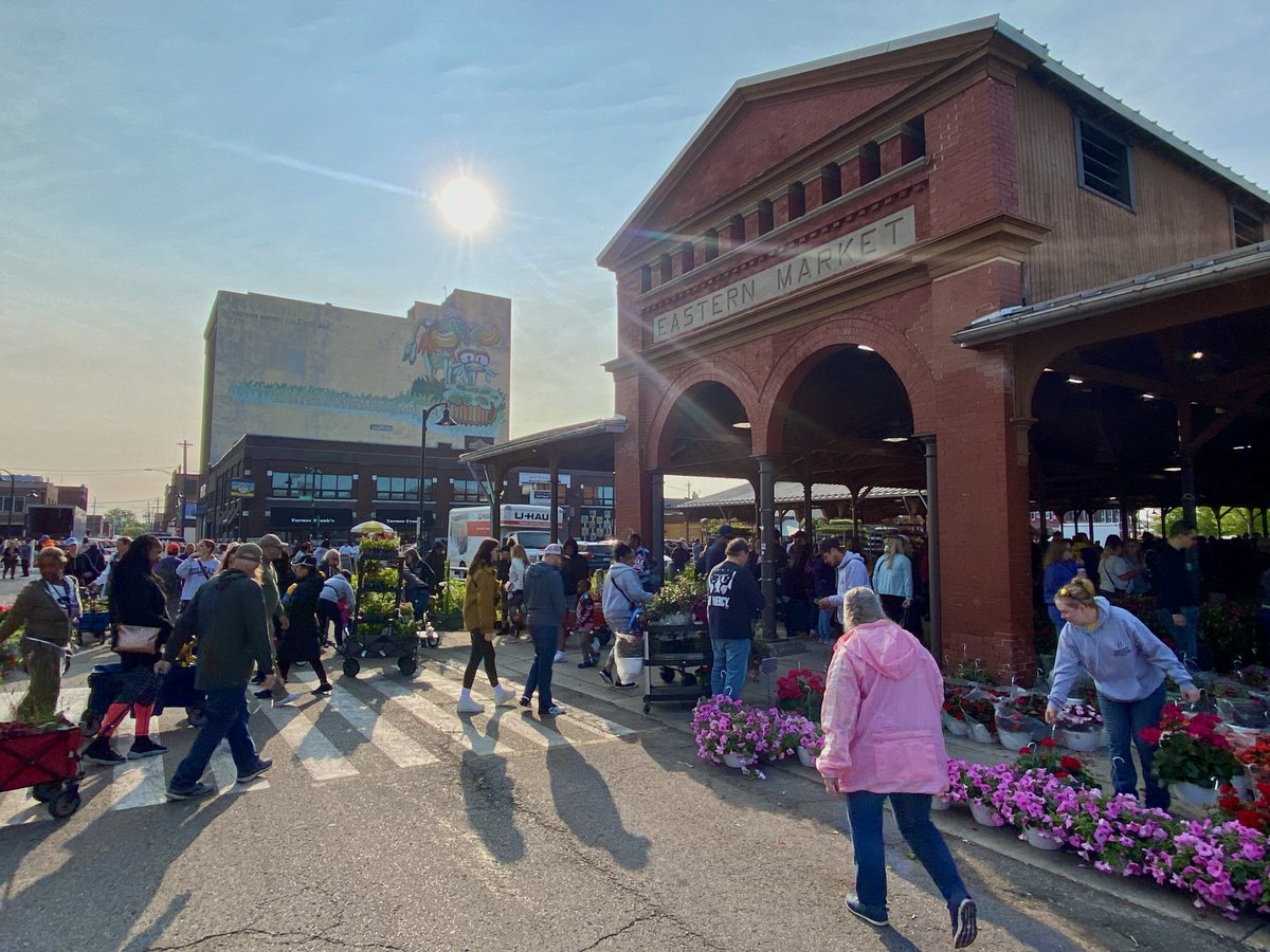 Flower Season at Eastern Market begins in May! 🌸🌺🌼 We will have four Flower Tuesday Markets on May 7, 14, 21, & 28 from 9 am - 3 pm, Sheds 5 & 6. Save the Date: Flower Day is Sunday, May 19, 2024! (7 am - 5 pm) Be sure to RSVP fb.me/e/1KjMxJgRN for more updates!