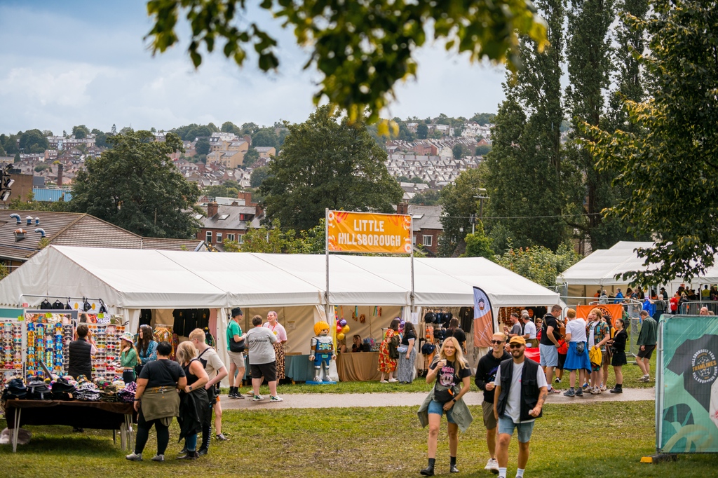 🛍️ CALLING ALL HILLSBOROUGH BASED BUSINESSES 🛍️ Fancy trading at Tramlines? Applications are now open for Little Hillsborough! Apply now and you could be joining a host of other local businesses at the show in July. ➡️ tramlines.org.uk/little-hillsbo…