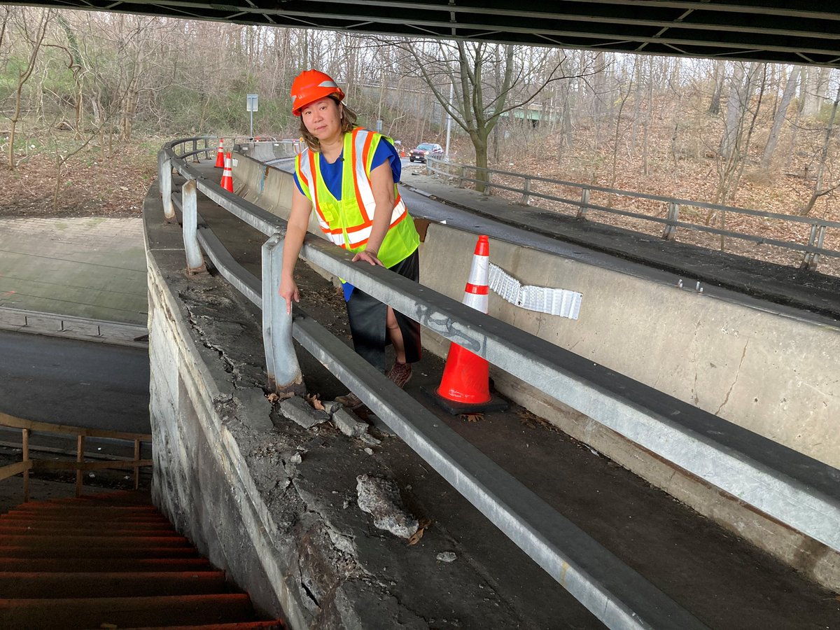 Thanks to the #BipartisanInfrastructureLaw, $161M in federal funding is supporting critical upgrades to 7 bridges along the Grand Central Parkway in #Queens! @POTUS's #InvestingInAmerica agenda is improving safety & mobility along this heavily traveled corridor.