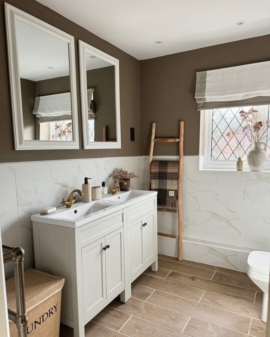 Our kind of vanity 😍😍 🏡 IG _homeofvictoria 🔎 Bermuda chalk white double vanity Shop here: bathroommountain.co.uk/furniture #bathroomdesign #bathroominspo #interior