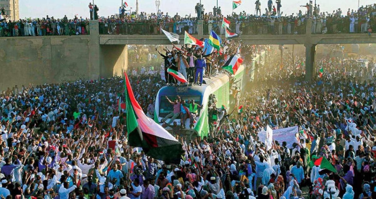 5 years ago today, the Sudanese people marched in the hundreds of thousands to the military HQ in Khartoum & began the sit-in that led to the overthrow of the Bashir regime. Despite the tragedy of war today, the aspirations for a free, democratic #Sudan remain strong. #April6