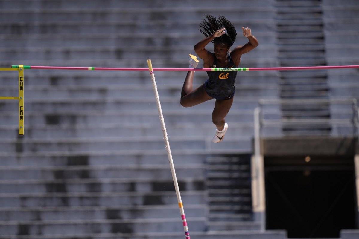 Women’s PV | Amari Turner wins another pole vault competition, posting a mark of 4.25m (13-11.25)! #GoBears🐻