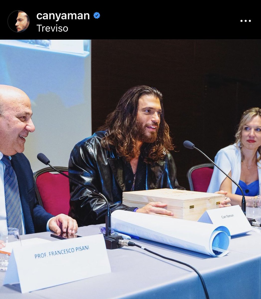 Nunzia83597019's tweet photo. Stasera mi è ritornato il desiderio di dare lustro alla conferenza stampa di Treviso e ancora mi emozionano le parole di Can
“È stata una tappa particolarmente viva ed intensa, forse la più emozionante, all'insegna dell'interazione e del dialogo”
#CanYaman
#CYFC https://t.co/SEh9iQfHkV