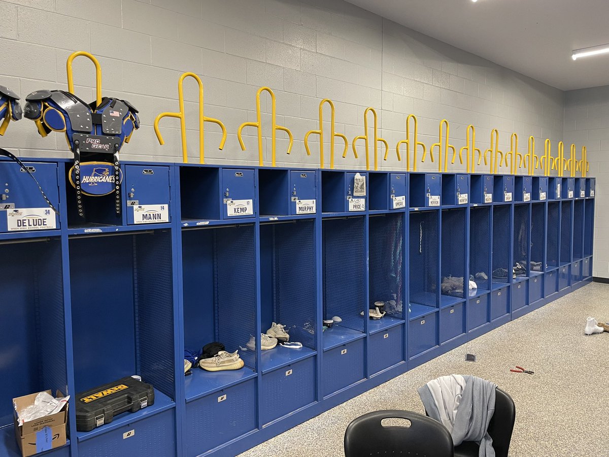 🌴🌀🏈HUGE THANKS to our <a href="/OfficialWren/">Wren High School</a> community for their support to provide <a href="/GearGridUSA/">GearGrid</a> locker toppers &amp; our <a href="/OfficialWrenFB/">Wren Hurricane Football</a> coaches for giving up their Saturday to install them‼️🏹EVERYTHING AFFECTS EVERYTHING🏹 <a href="/CoachPerdomo/">Chris Perdomo</a> <a href="/Miller_Jordan3/">Jordan Miller</a> <a href="/AndyGuidici13/">andyguidici</a> <a href="/ASD_1Excellence/">Anderson School District One</a>