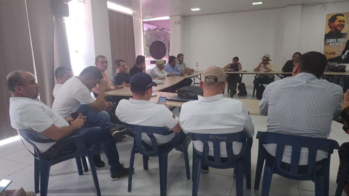 En #Saravena- #Arauca, se adelantó la revisión del proyecto Universidad Pública en el Parque de la Vida, por parte del movimiento social, junto al Ministerio de Educación, Senadores y administraciones municipales y departamental.
(1/2)
