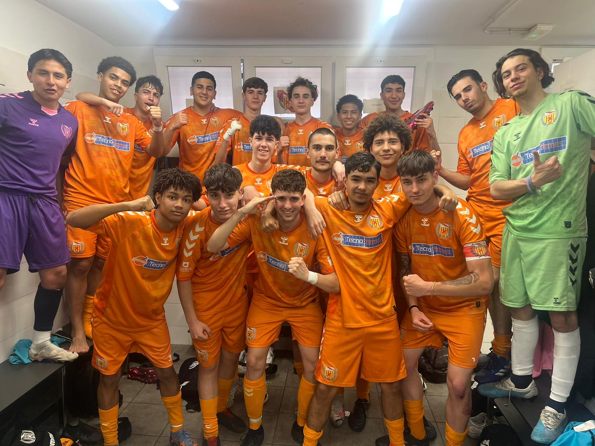 [MARCADOR JUVENIL]

🏆 2a Divisió | G17 | J22
✅️ <a href="/uahorta/">Unió Atlètica d'Horta 💯</a> 1-3 JD
⚽️ Manel
⚽️ Rubio
⚽️ Kenfry

🏅20è triomf del conjunt de <a href="/Ramirez_Raul4/">Raul</a> que segueix ferm líder!

#SomhiHospi #SomFutur⚪️❤️