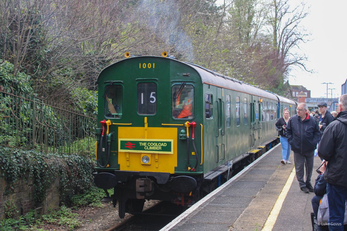 1001 at Exeter Central after a long run down from Hastings on the Cogload Climber! @HastingsDiesels