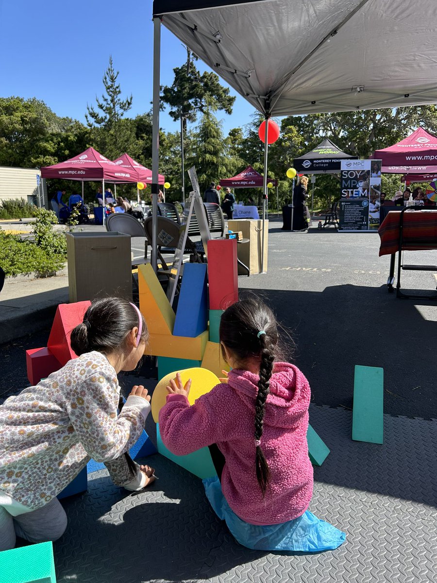 A spectacular Day of the Young Child @MPCMonterey 🎉! The @MCOE_ECE Team hosted BLOCK Fest to raise awareness on early #math and #science learning by offering hands-on block #play experiences to #families with young #children.