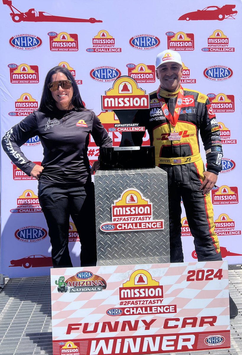 .@JRTodd373 gets it done over J.Force in Funny Car during today’s @MissionFoodsUS #2Fast2Tasty @NHRA Challenge! He collects the Championship bonus points and 💰! #ArizonaNats