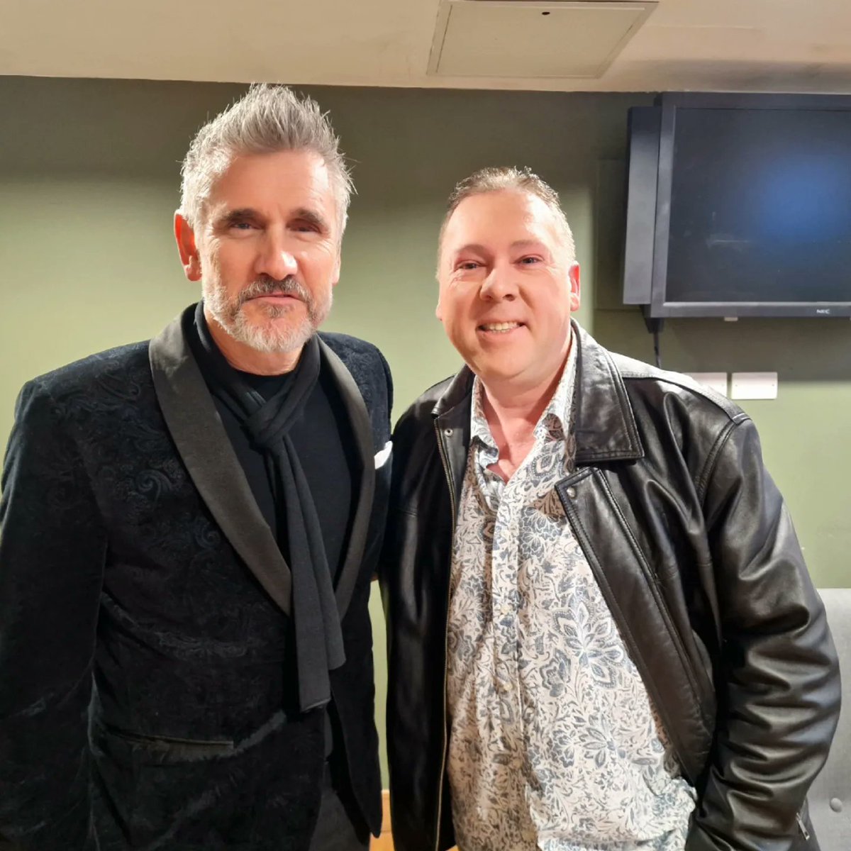 Hanging out with @curtisstigers at the Ulster Hall. What an amazing show tonight from a superb musician who can do everything from pop to jazz to blues. Watch out for my interview with Curtis coming soon to @northernvisions #curtisstigers