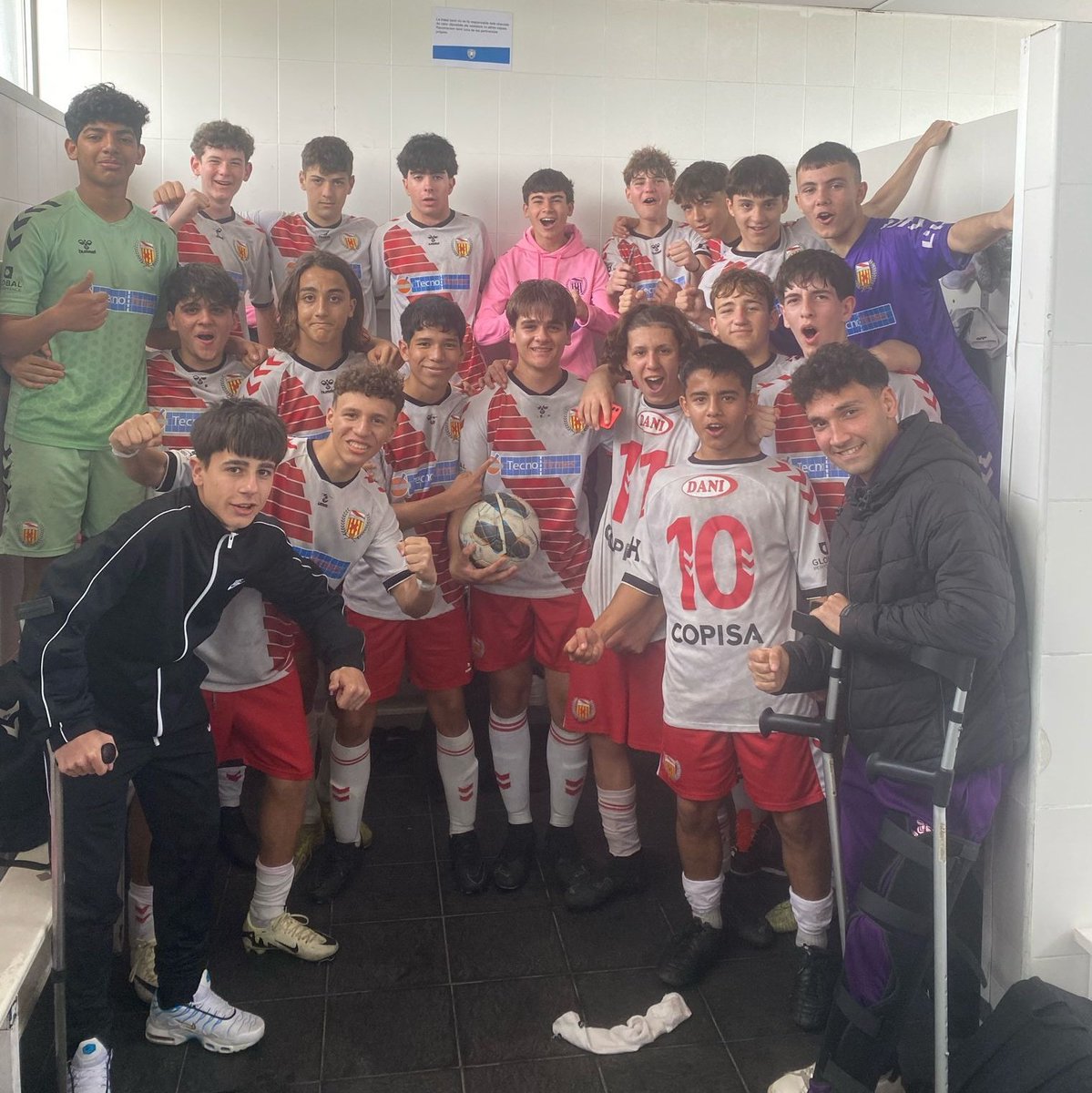 [MARCADOR CADET]

🏆 2a Divisió Cadet. G22 | J22
✅️ <a href="/cevilaolimpica/">CE Vila Olimpica</a> 0-4 CG
⚽️ Leo
⚽️ Messias
⚽️ Adrià Pérez
⚽️ Santi

💫21 victòries per al conjunt de <a href="/Pablo95451/">Pablo9545</a> que segueix líder sòlid i amb l'ascens a tocar.

#SomhiHospi #SomFutur⚪️❤️