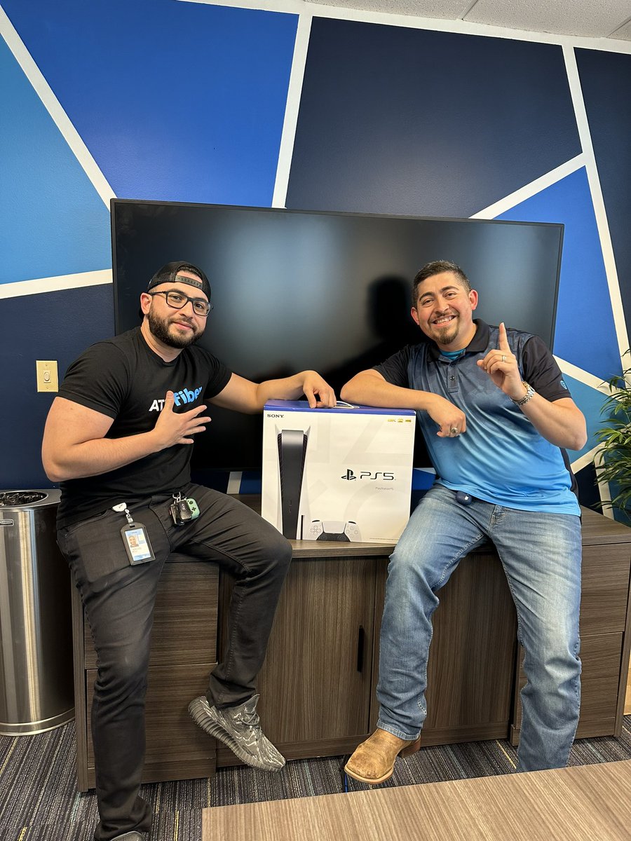 I asked @EdgarDiazVSE how can I push more excitement for National Retail?Bossman says “put a contest out there.” Say no more! One lucky individual from my team has the chance to walk away with a PS5! One of the many ways we have fun here at @VirtualSalesExp @WeRtheNAC