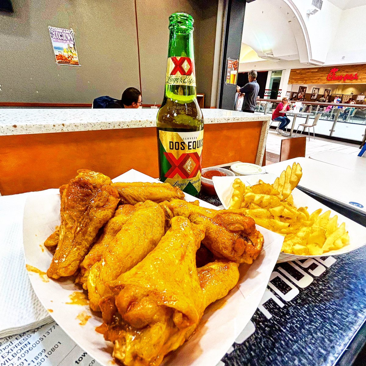 Buffalo Wing Obsession Continues…
#happyhour #foodie #chickenwings #beer #chill #foodblogger #skymilesdining #buffalowings #food #skymileslife #elpasowinghouse #elpaso #texas