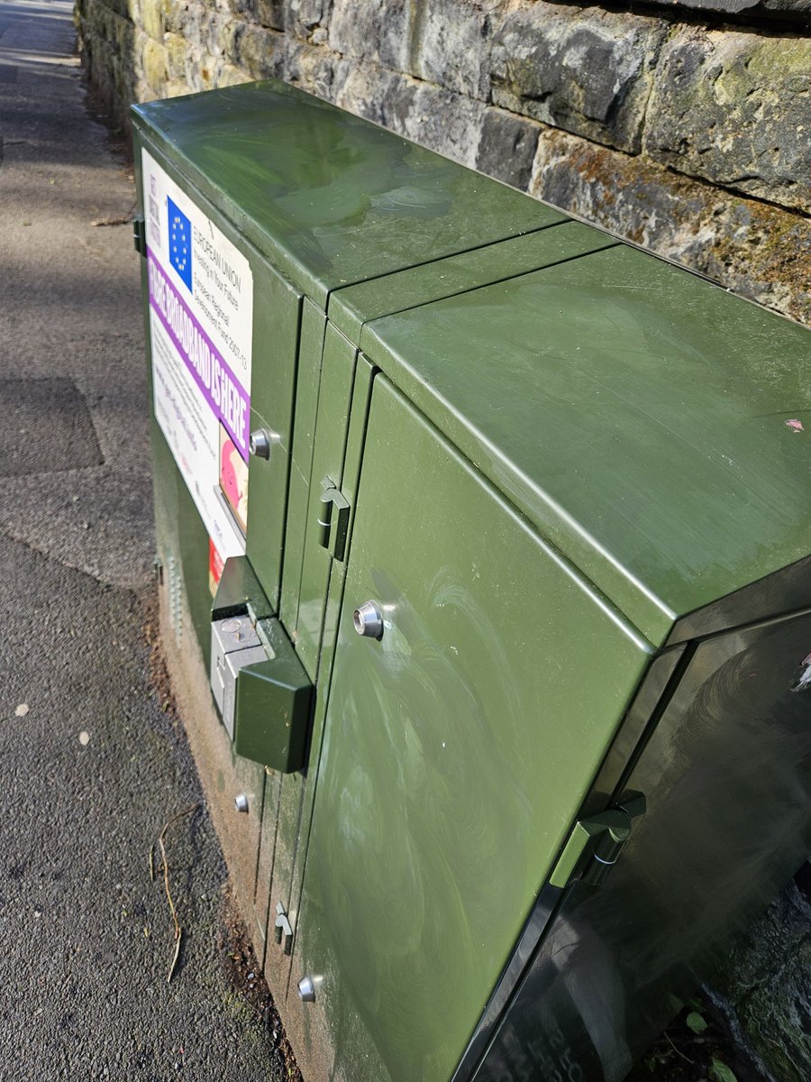 Found a bit of time to tidy my own neighbourhood #Altrincham #lovewhereyoulive 
I even got a few thank you's, which was lovely.